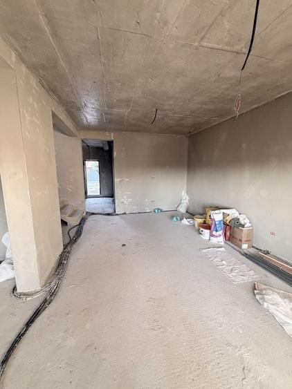 Casă cu 4 camere în Dumbrăvița