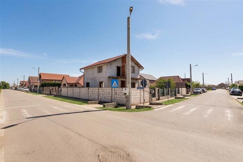 Casă cu 4 camere cu Teren 431 Mp în Sântandrei