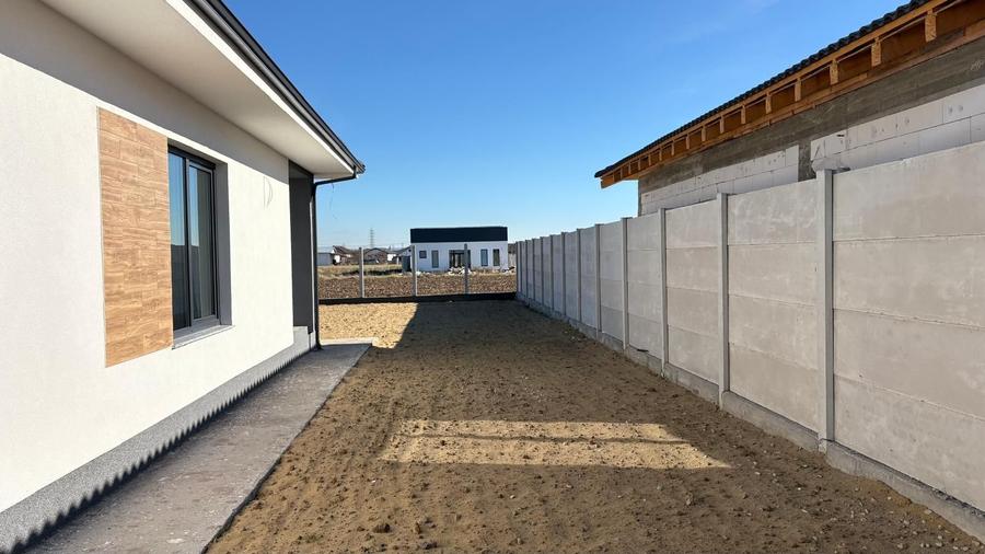 Casă individuală cu 4 camere cu Canalizare în Sântandrei
