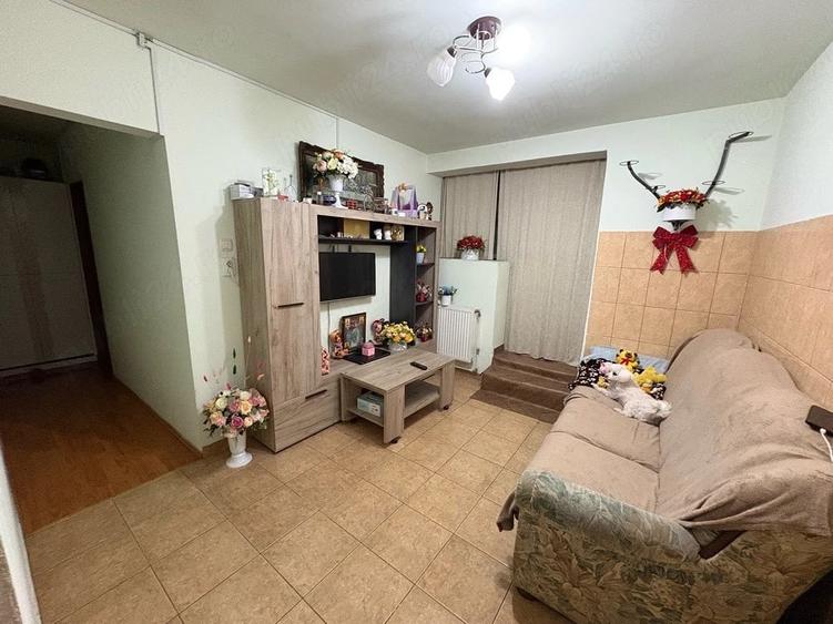 Apartament cu 3 camere decomandat în Rogerius