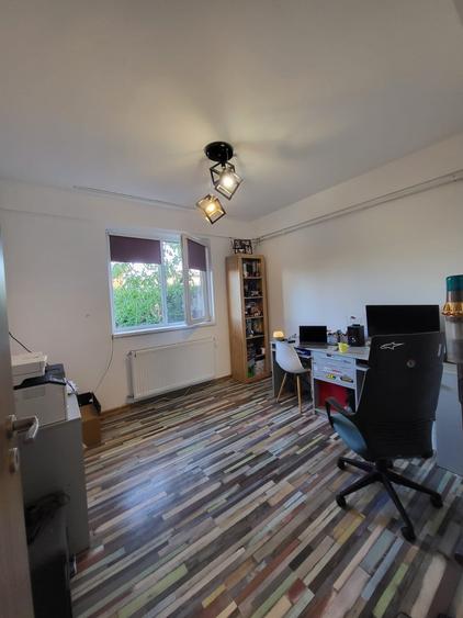 Duplex cu 5 camere cu Canalizare în Sud-Est