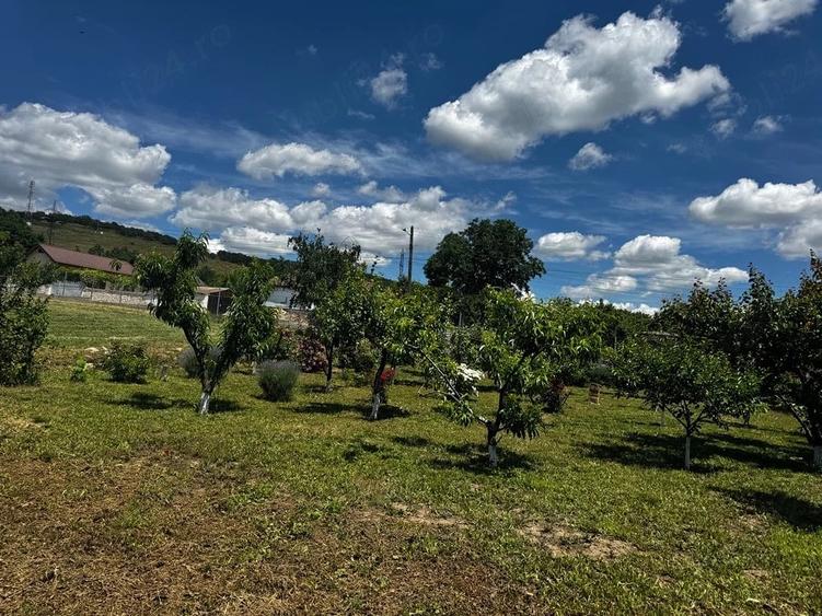Casă cu 2 camere cu Teren 1800 Mp în Slava Rusă