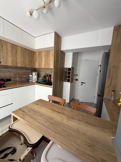 Apartament cu 3 camere decomandat în Sisești
