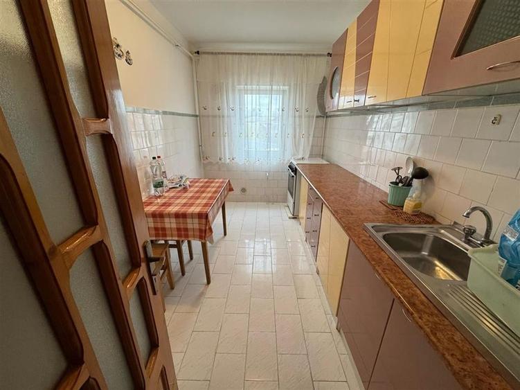 Apartament cu 3 camere decomandat în Brăilei