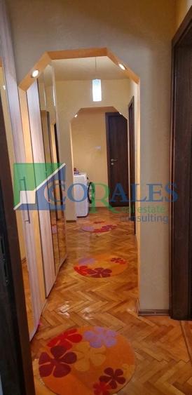 Apartament cu 4 camere decomandat, mobilat în Aradului
