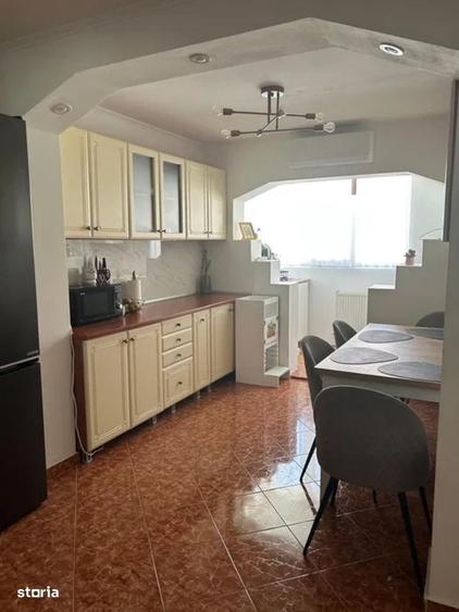 Apartament cu 3 camere decomandat, mobilat în Central