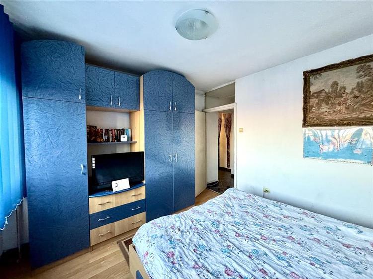 Apartament cu 3 camere decomandat, mobilat în Județean