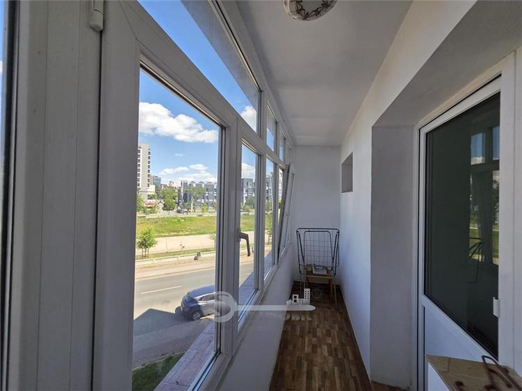 Apartament cu 2 camere semidecomandat, mobilat în Podu Roș
