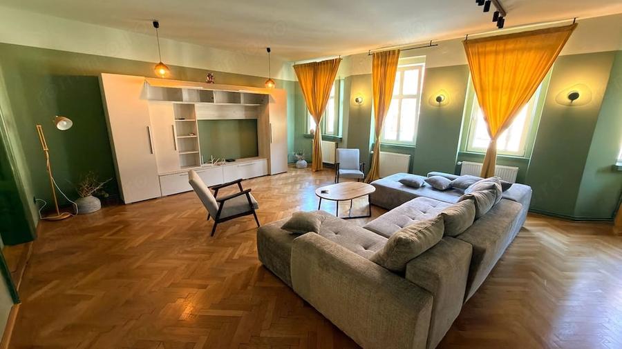 Apartament cu 3 camere semidecomandat în Central