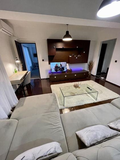Apartament cu 3 camere semidecomandat în Central