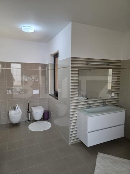 Casă individuală cu 5 camere cu Canalizare în Reghin