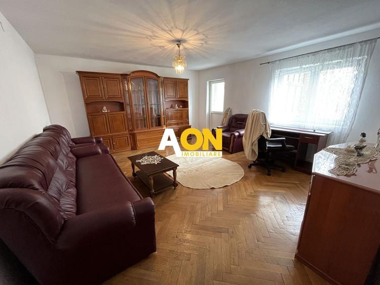 Apartament cu 3 camere decomandat, mobilat în Cetate