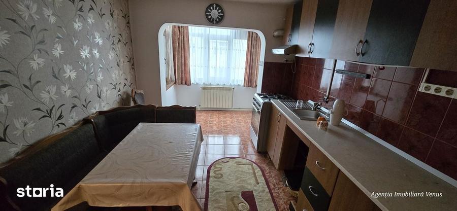 Apartament cu 4 camere decomandat în Central