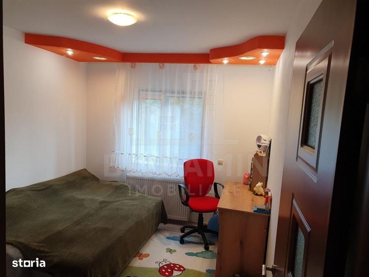 Apartament cu 4 camere decomandat în Noua