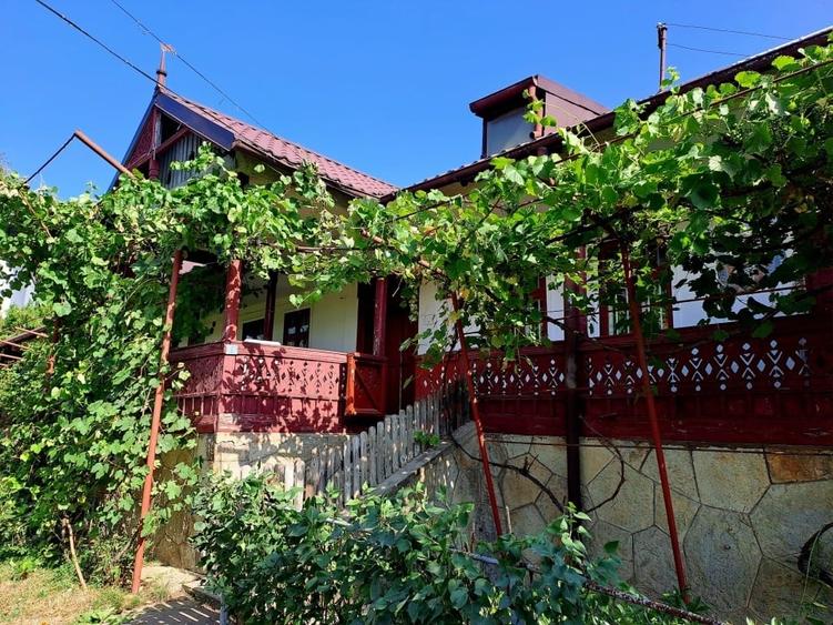 Casă individuală cu 4 camere cu Canalizare în Brănești