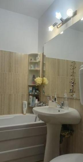 Apartament cu 4 camere semidecomandat în City Park Mall