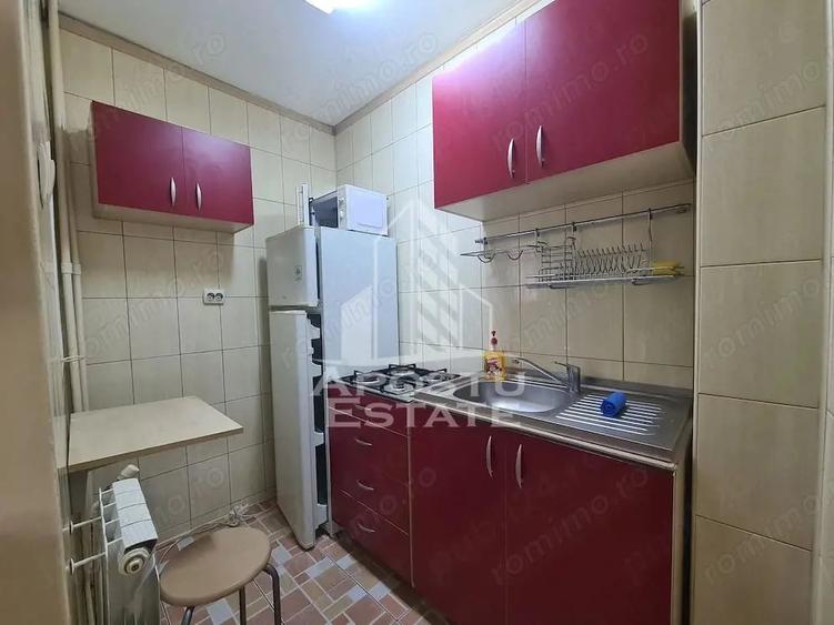 Garsonieră decomandată în Take Ionescu