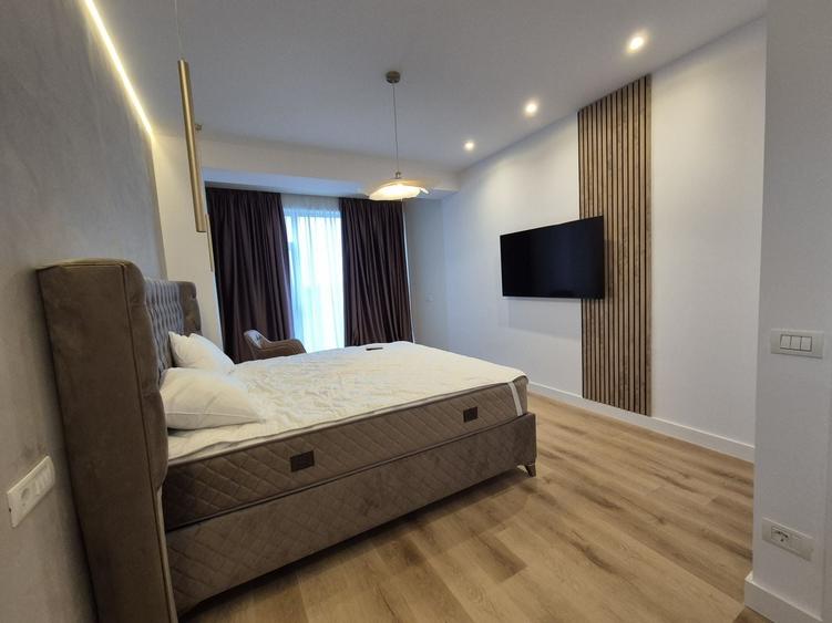 Duplex cu 12 camere cu Canalizare în Băneasa
