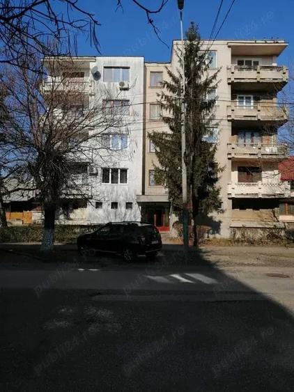Apartament cu 3 camere decomandat în Ultracentral