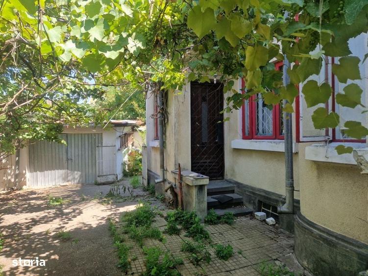 Casă cu 3 camere decomandat în Central