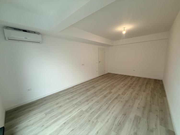 Apartament cu 4 camere decomandat în Valea Adâncă