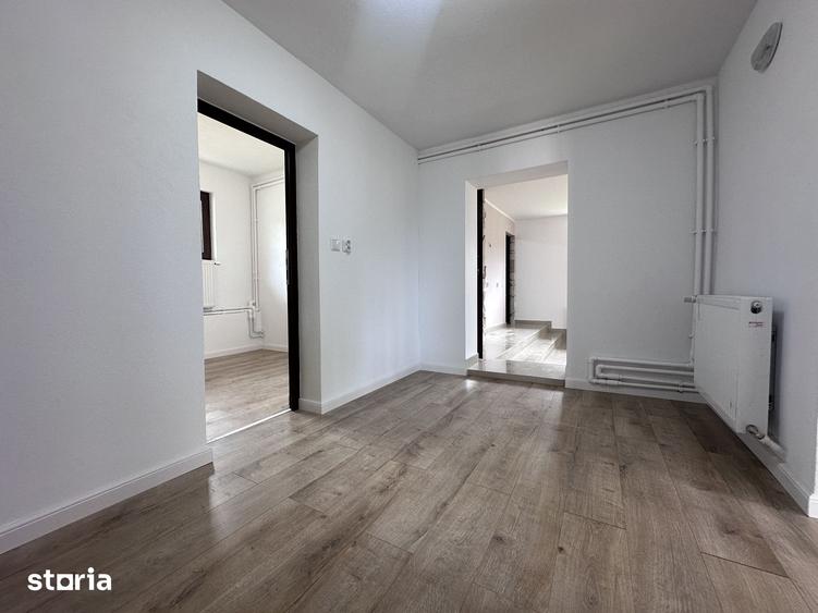 Casă cu 6 camere cu Teren 1532 Mp în Gura Vadului