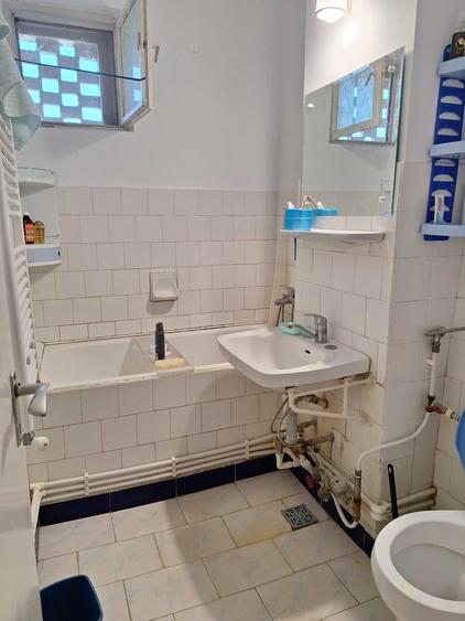 Apartament cu 3 camere decomandat în Sud