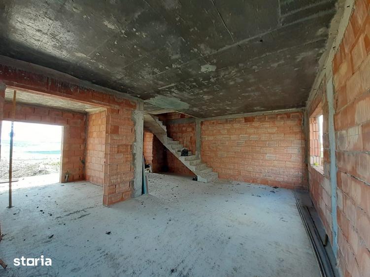 Casă cu 4 camere cu Teren 150 Mp în Valea Lupului