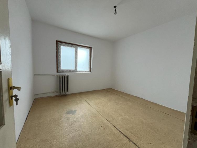 Apartament cu 2 camere decomandat în Spitalului