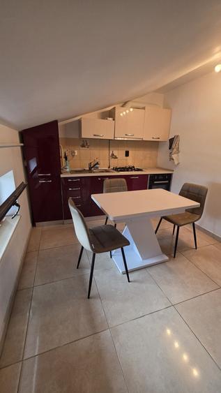 Apartament cu 2 camere semidecomandat în Bariera Vâlcii