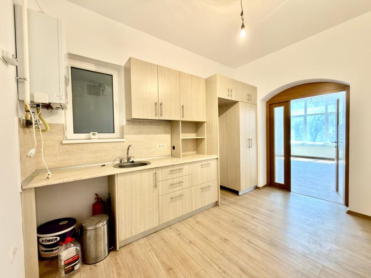 Apartament cu 6 camere decomandat, mobilat în Iosefin