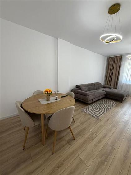 Apartament cu 2 camere decomandat, mobilat în Tractorul