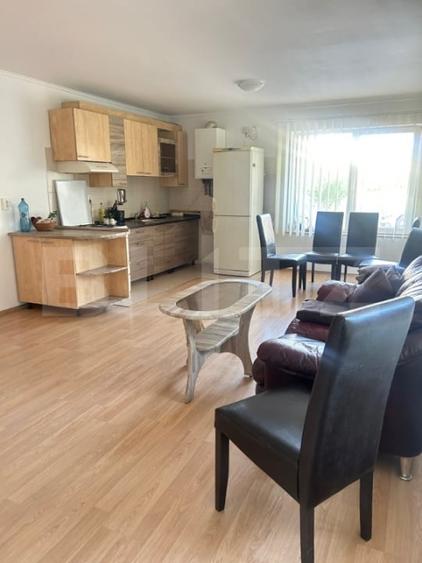 Apartament cu 3 camere semidecomandat, mobilat în Bună Ziua