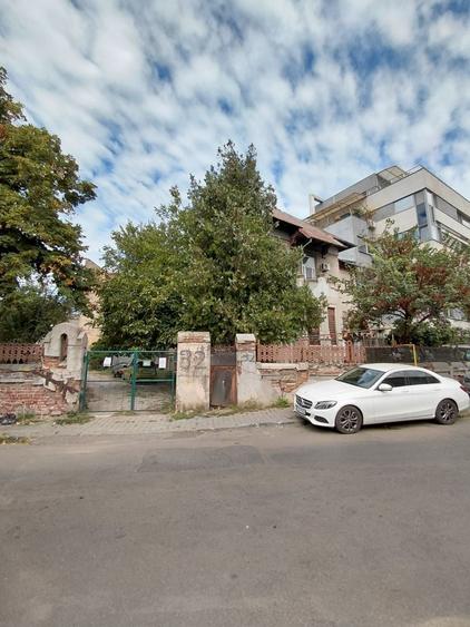Casă cu 10 camere cu Canalizare în Unirii