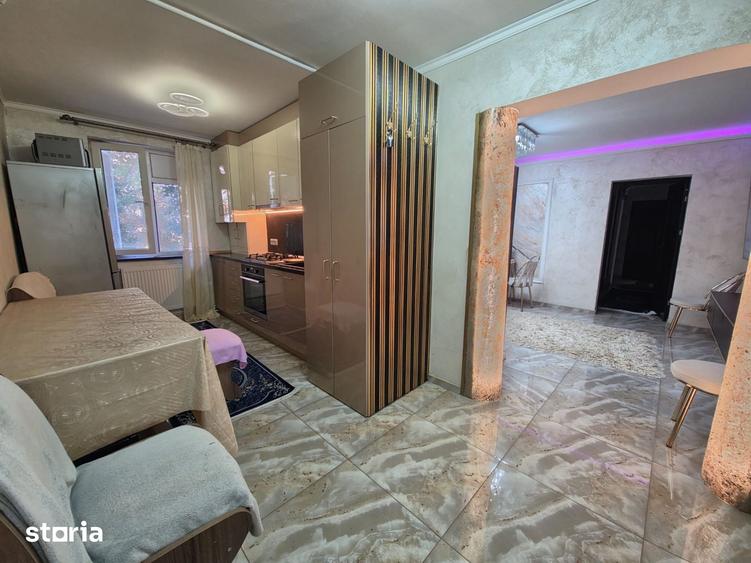 Apartament cu 4 camere semidecomandat în Tomis Nord