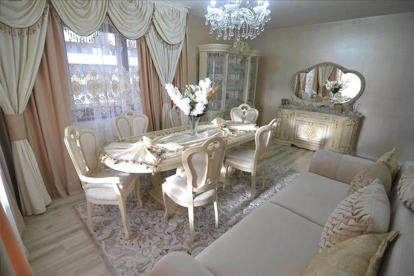 Apartament cu 3 camere decomandat în Noua