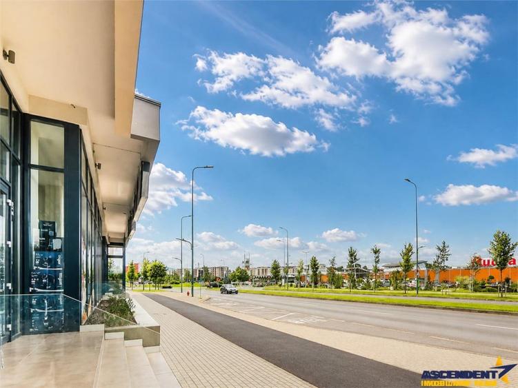 Langa Coresi Mall, elegant spatiu comercial, vitrina stradal - 1