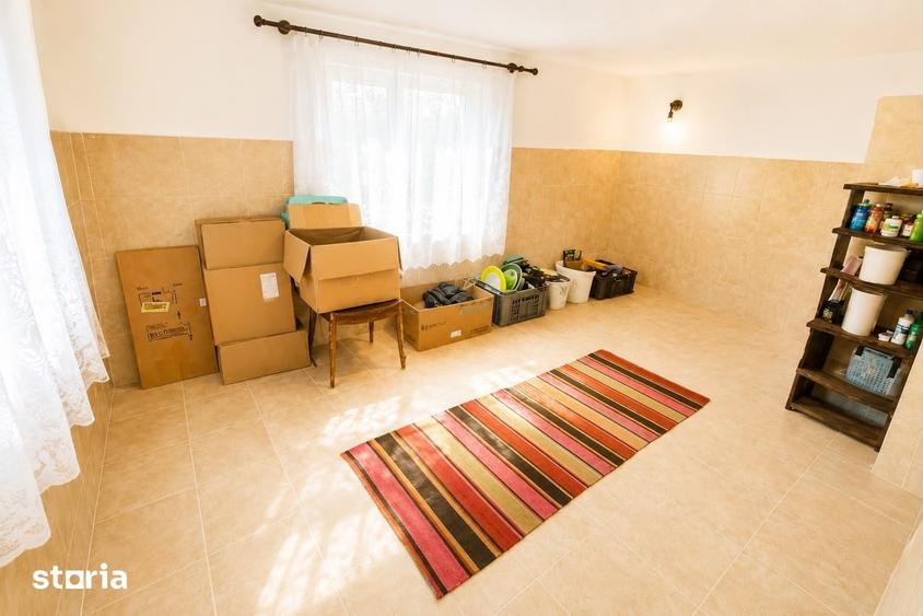 Casă cu 3 camere cu Teren 4300 Mp în Podu Roș
