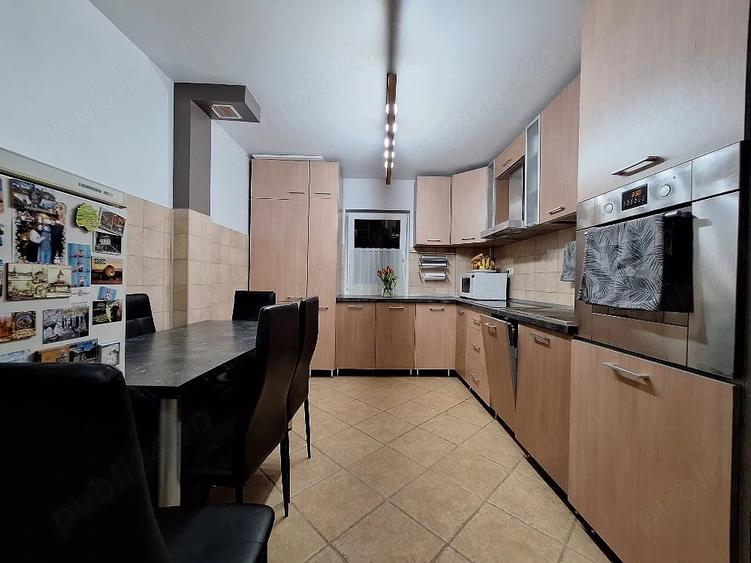 Apartament cu 4 camere decomandat în Lipovei