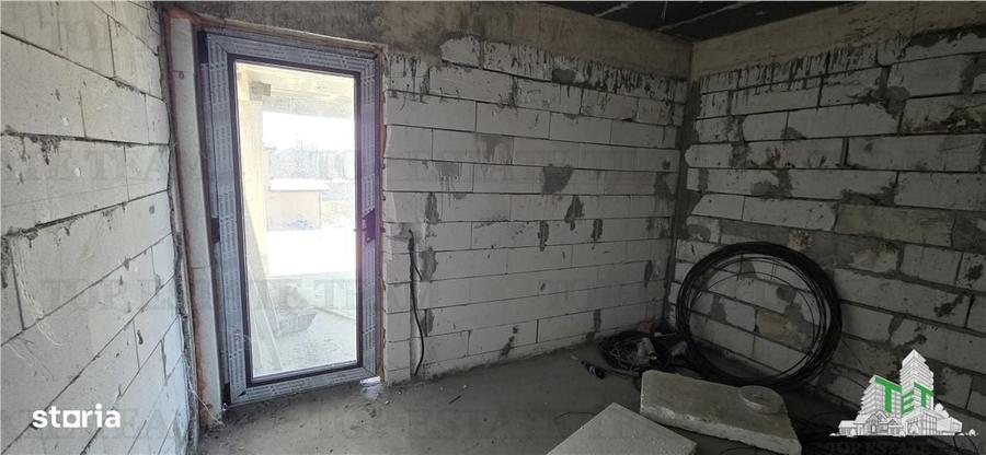 Casă cu 4 camere cu Teren 1643 Mp în Domnești
