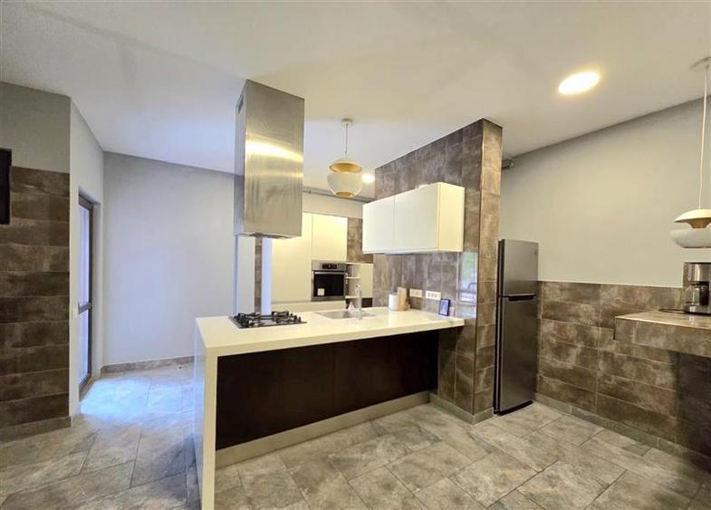 Apartament cu 6 camere decomandat, mobilat în Central