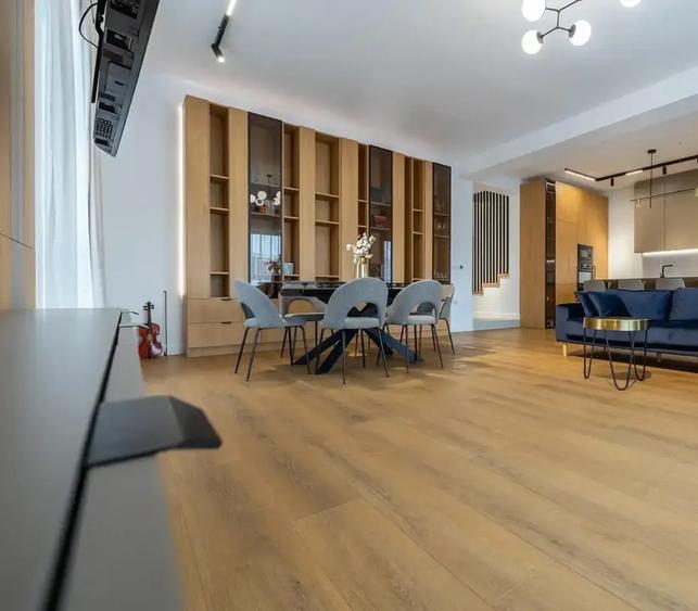 Penthouse cu 3 camere în Central