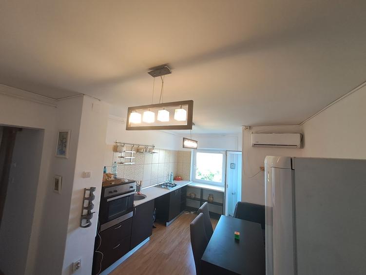 Apartament cu 2 camere decomandat în Drumul Sării