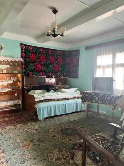 Casă cu 3 camere cu Teren 800 Mp în Siret