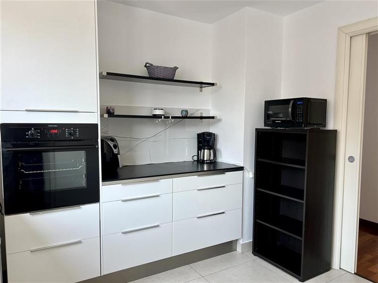 Apartament cu 5 camere decomandat, mobilat în Herăstrău