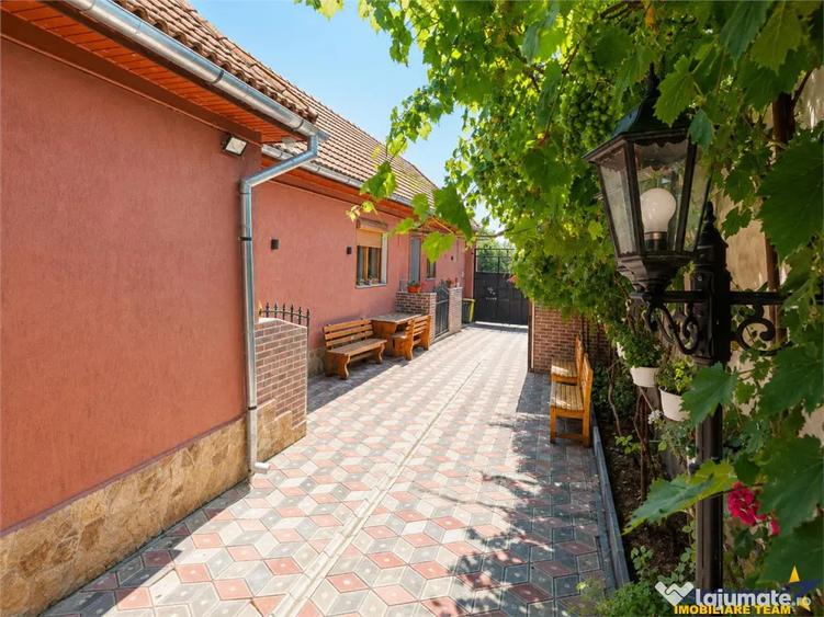 Casă cu 4 camere cu Teren 919 Mp în Sânpetru