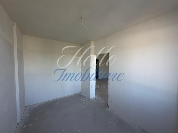 Apartament cu 3 camere semidecomandat în Florești