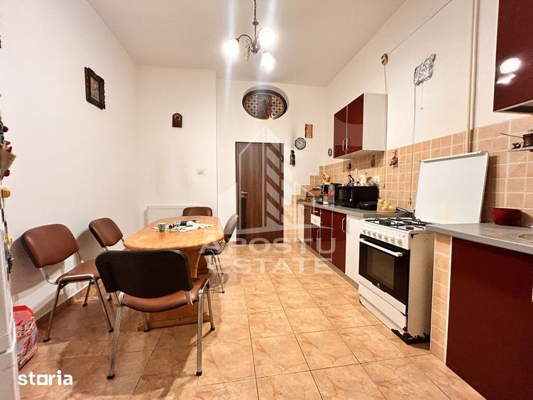 Apartament cu 4 camere în P-ța Maria