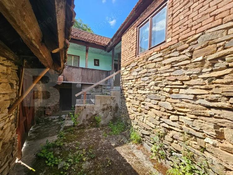 Casă cu Teren 1343 Mp în Căpâlna