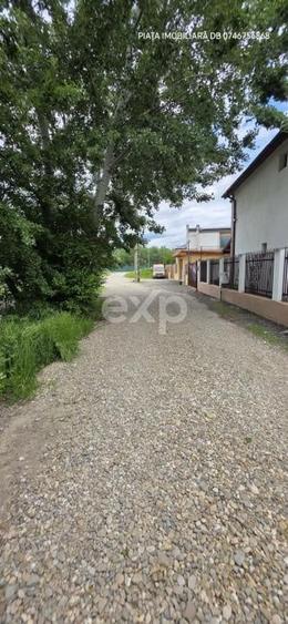 Casă individuală cu 8 camere cu Canalizare în Central